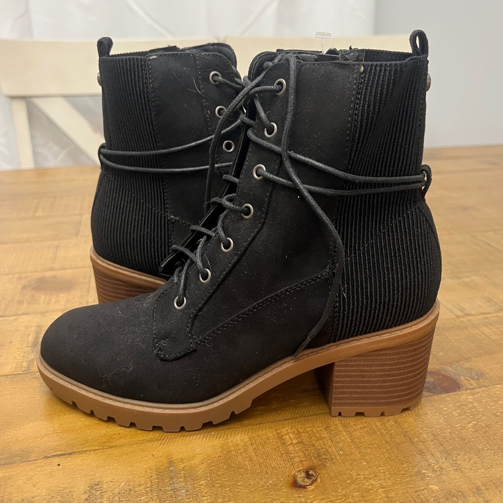 Black True Craft Lace-Up Boots Size 8M